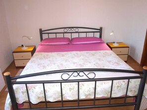 1 bedroom, iron/ironing board, free WiFi