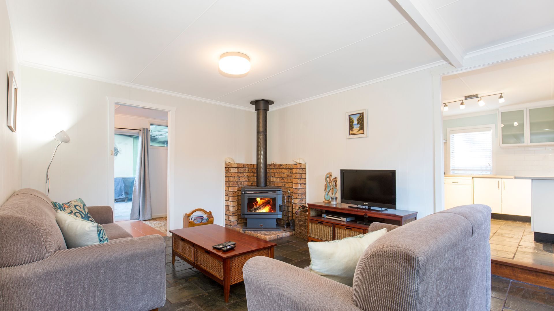 Televisión, chimenea, Netflix y reproductor de DVD 