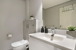 Elite Single Room | Bathroom - 16 On Bree - Unit 1808 (Cape Town)