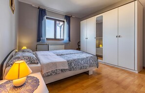 Apartment | 2 bedrooms, free WiFi, bed sheets