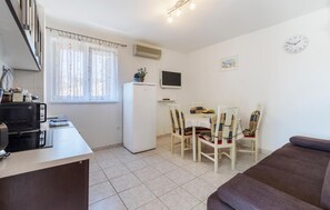 Apartment | Living room | TV - Nice Home in Pula With Wifi and 2 Bedrooms (Medulin)