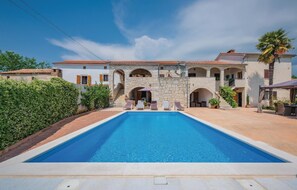 Apartment | Exterior - Awesome Home in Baderna With Wifi and 3 Bedrooms (Porec)