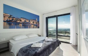 House | 4 bedrooms, travel crib, free WiFi, bed sheets