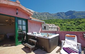 Exterior - Beautiful Home in Tucepi With Jacuzzi, Wifi and 2 Bedrooms (Tucepi)