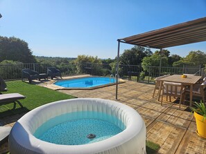 Outdoor dining - Very pleasant house, relaxing setting, breathtaking view of the Mont Ventoux (BIDON)
