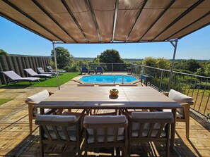 Outdoor dining - Very pleasant house, relaxing setting, breathtaking view of the Mont Ventoux (BIDON)