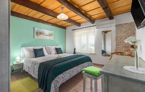 House | 4 bedrooms, free WiFi, bed sheets - Nice Home in Plovanija With Wifi and 3 Bedrooms (Buje)