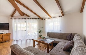 House | Exterior - Beautiful Home in Pula With Wifi and 7 Bedrooms (Pula)