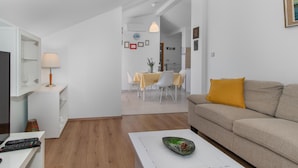 Appartement | Woonkamer | Een smart-tv