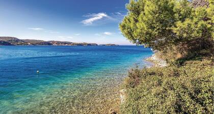 Nice Home in Supetarska Draga With Wifi and 3 Bedrooms