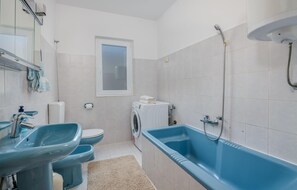 Bathroom - Stunning Home in Malinska With Wifi and 2 Bedrooms (Malinska-Dubasnica)