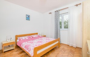 Room - Stunning Home in Malinska With Wifi and 2 Bedrooms (Malinska-Dubasnica)
