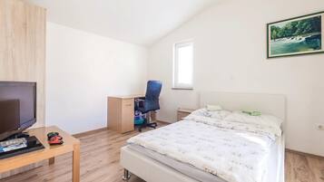 House | 4 bedrooms, free WiFi, bed sheets