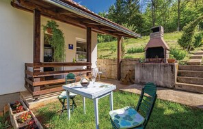 Exterior - Nice Home in Kaluderovac With 1 Bedrooms and Wifi (Perusic)