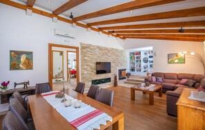 House | Living room | TV, foosball, table tennis - Amazing Home in Topolo with Hot Tub, Sauna & WiFi (Dubrovacko Primorje)
