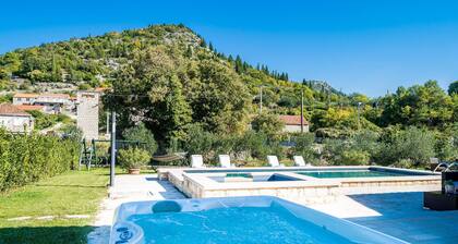 Amazing Home in Topolo with Hot Tub, Sauna & WiFi