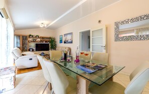 Apartamento | Sala de estar | Mesa de pingue-pongue