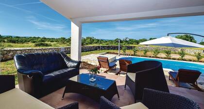 Awesome Home in Drinovci With Wifi and 5 Bedrooms