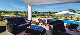 Awesome Home in Drinovci With Wifi and 5 Bedrooms