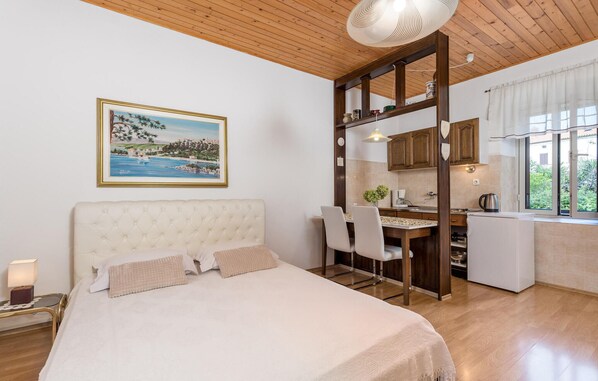 Apartment | Free WiFi - Beautiful Apartment in Omisalj With Wifi (Omisalj)