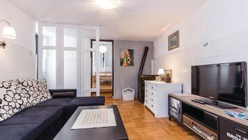 Căn hộ | Phòng khách | TV