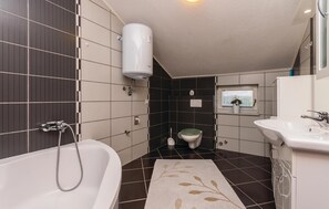 House | Bathroom - Beautiful Home in Miranje With 4 Bedrooms, Wifi and Outdoor Swimming Pool (Benkovac)