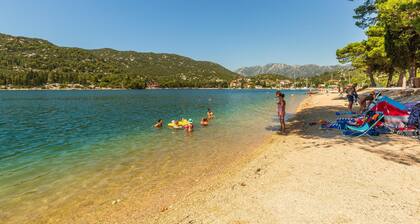 Awesome Apartment in Metkovic With Outdoor Swimming Pool, Wifi and 2 Bedrooms