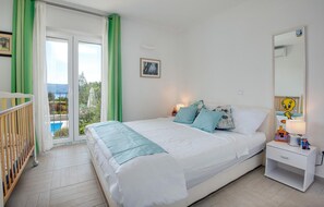 House | 6 bedrooms, free WiFi, bed sheets - Amazing Home in Linardici With Wifi and 6 Bedrooms (Krk)