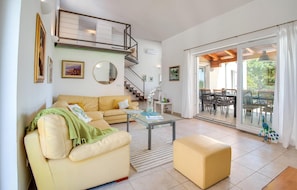 House | Living room | TV, table football, ping pong - Amazing Home in Linardici With Wifi and 6 Bedrooms (Krk)