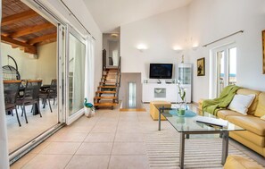 House | Living room | TV, foosball, table tennis