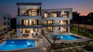 Kolam renang outdoor