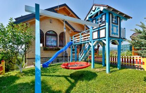 Children’s area - Awesome Home in Donja Zelina With 3 Bedrooms, Wifi and Outdoor Swimming Pool (Sveti Ivan Zelina)