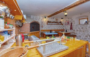 Appartement | Cuisine privée | Réfrigérateur, vaisselle et ustensiles