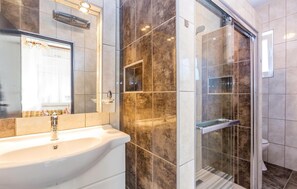Apartment | Bathroom | Shower - Nice Home in Krk With Wifi and 1 Bedrooms (Krk)