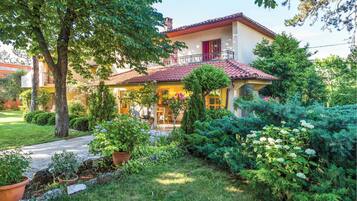 Apartment | Property grounds