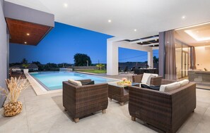 Pool - Awesome Apartment in Kastel Stari With Wifi (Kastela)