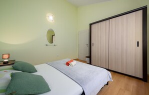 3 bedrooms, travel cot, free WiFi - Nice Home in Kmacici With Outdoor Swimming Pool, Wifi and 3 Bedrooms (Tinjan)