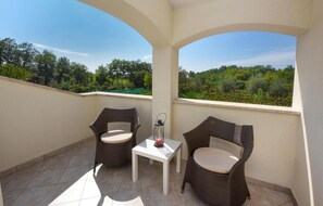 House | Balcony - Nice Home in Kmacici With Outdoor Swimming Pool, Wifi and 3 Bedrooms (Tinjan)