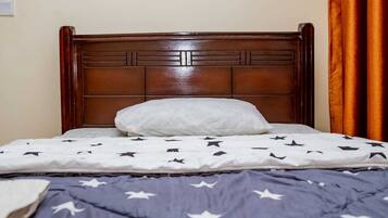 3 habitaciones, tabla de planchar con plancha, wifi y ropa de cama