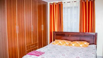 3 makuuhuonetta, silitysrauta/-lauta, Wi-Fi, vuodevaatteet