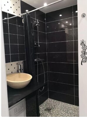 Free toiletries, hair dryer, towels, toilet paper