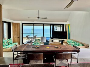 Smart-TV, DVD-spiller og stereoanlegg