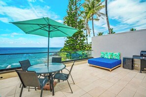 Outdoor dining - Puu Poa #414 - stunning ocean bluff views (Princeville)