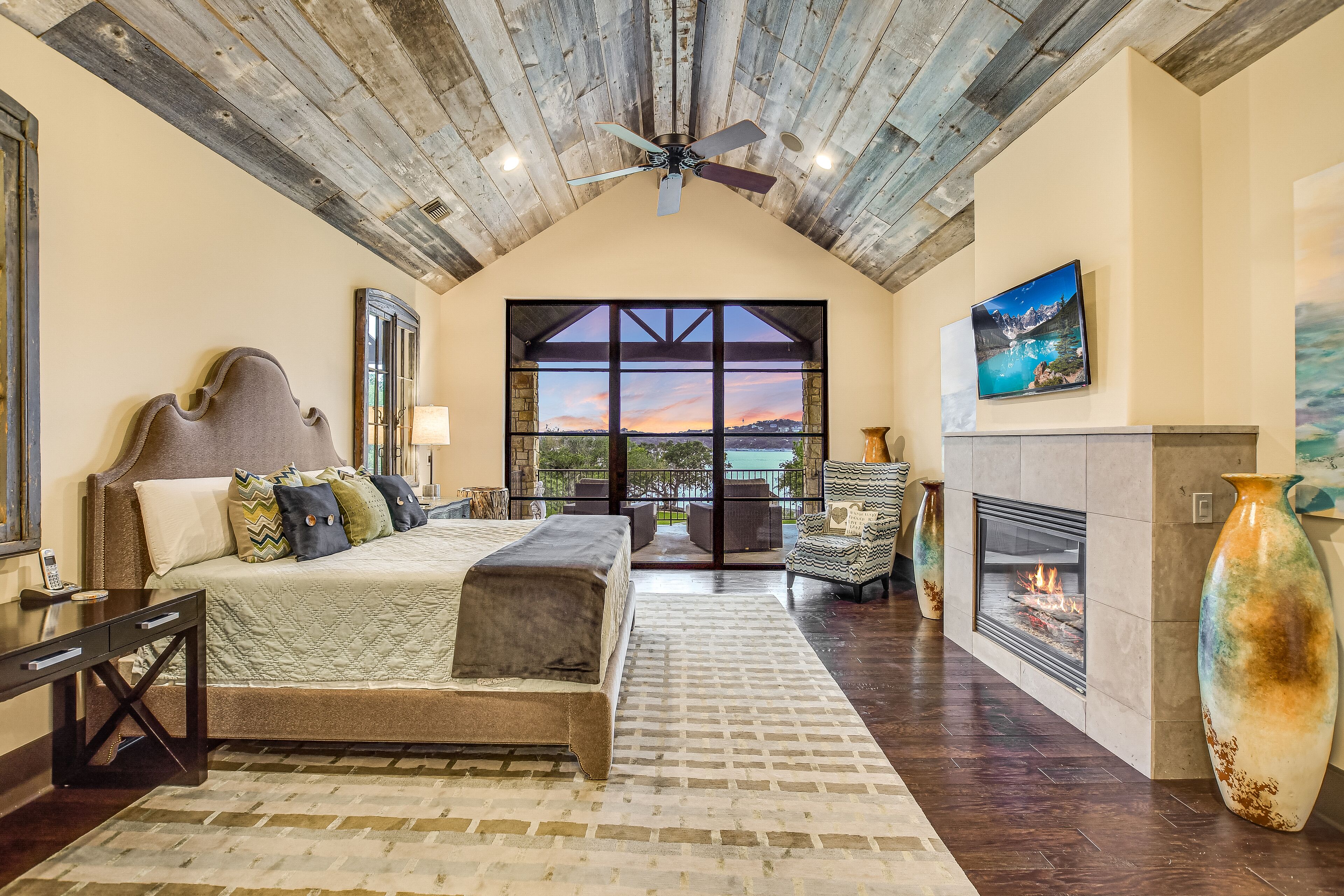 Family Fun I Above Sunset Point I Lakefront I Pool/Spa I GameRm l ATX F1 Host