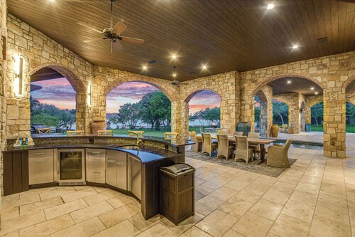 Above Sunset PointI  Waterfront I Lake Travis I Pool&Spa I Game Room I Dock