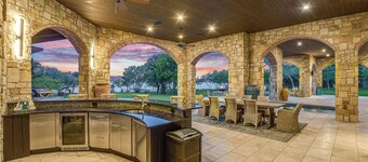 Above Sunset PointI  Waterfront I Lake Travis I Pool&Spa I Game Room I Dock