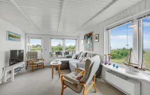Living area - Gorgeous home in Løgstør with kitchen (Løgstør)