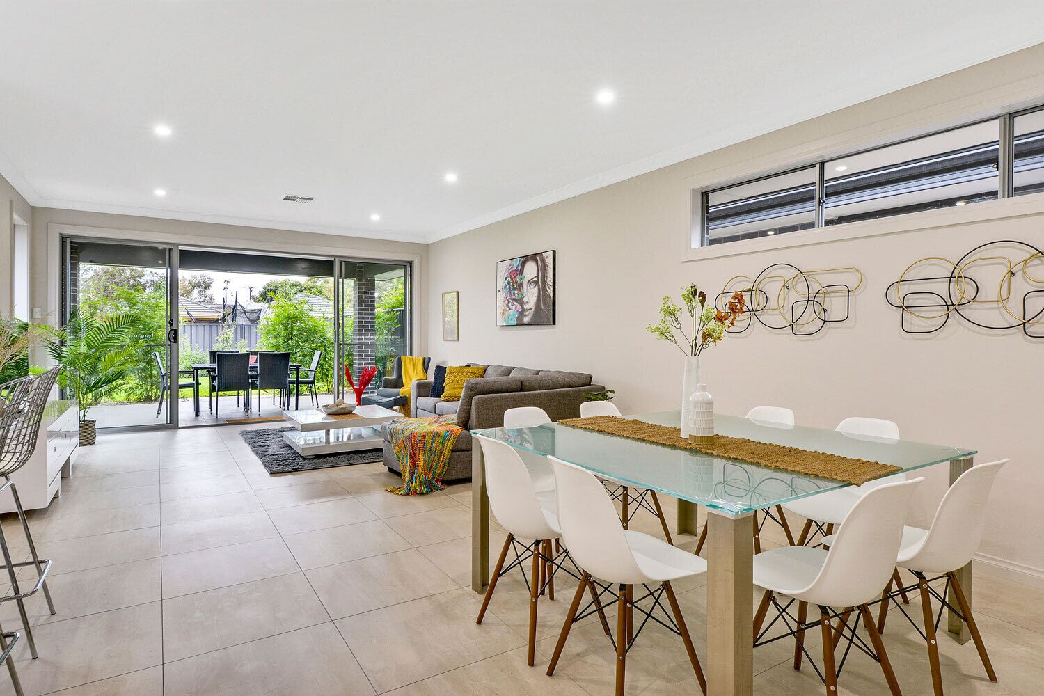 Modern Living in Great Location - Casa Kosma — image 9