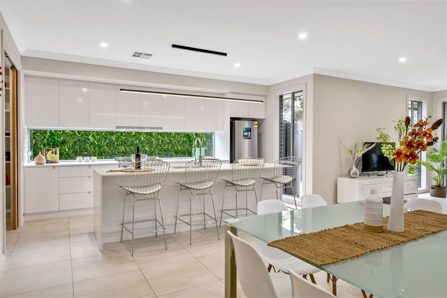 Modern Living in Great Location - Casa Kosma — image 13