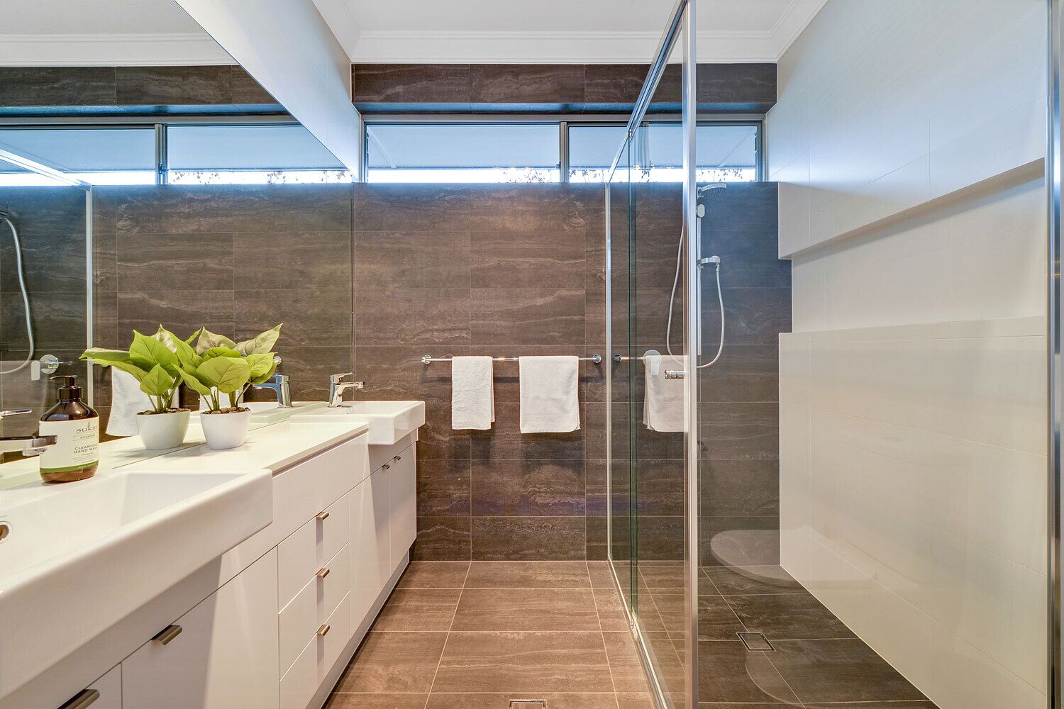 Modern Living in Great Location - Casa Kosma — image 28